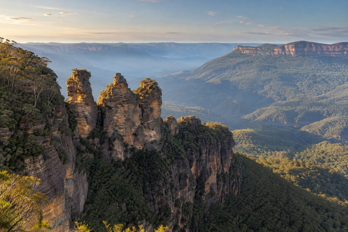 Montagnes Bleues : les Three Sisters depuis Echo Point, près de Katoomba