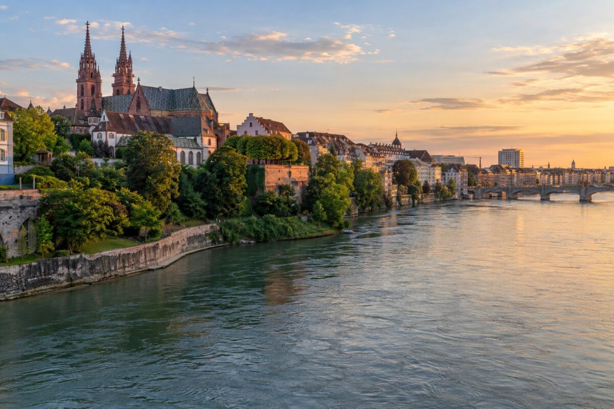 Bâle : le Rhin et la cathédrale depuis la Mittlere Brücke